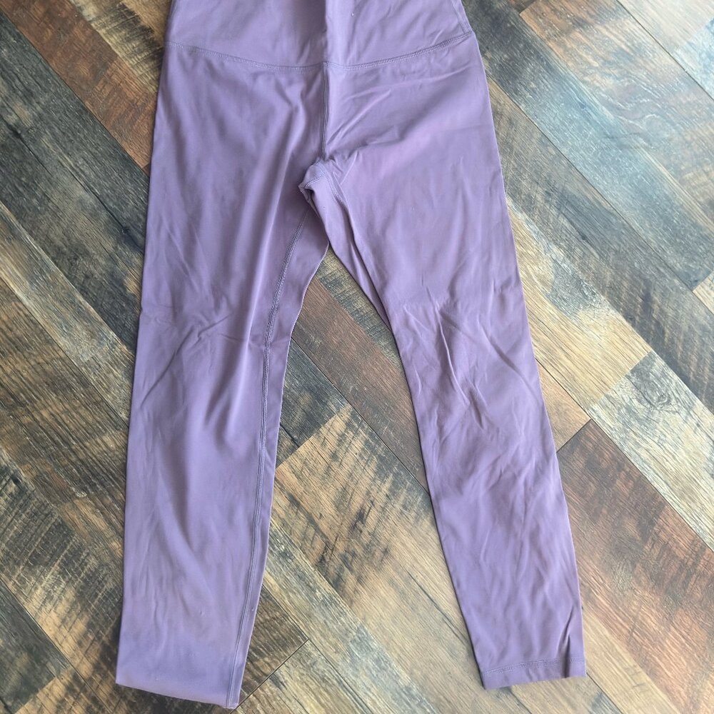 Zyia Size 6 High-Waisted Capri Leggings